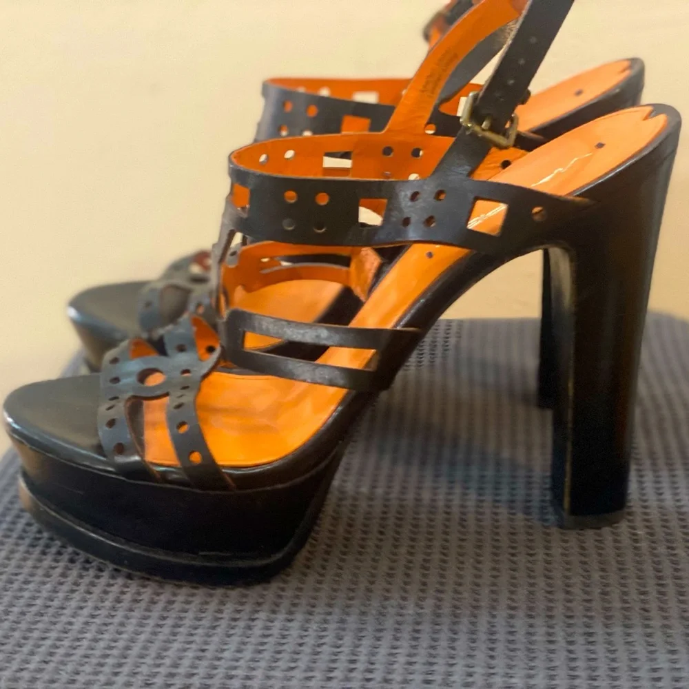 Via Spiga Gwen Leather Sandal in BLACK! Here comes the Hotstepper🔥🔥🔥 Sz 8.5M - Picture 1 of 9